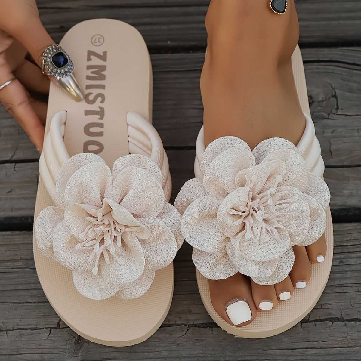 Stijlvolle dames slippers met bloemdetaillering voor de zomer - BlütenSchritt