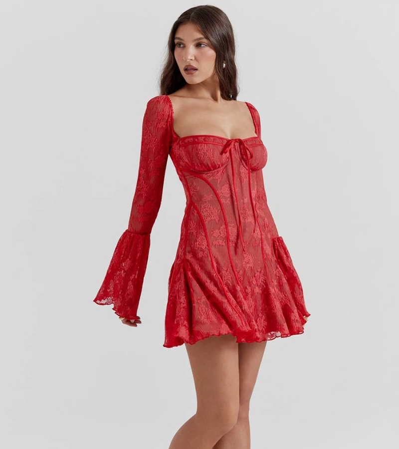 Stijlvolle zomerjurk met kant en een open rug – Julisa