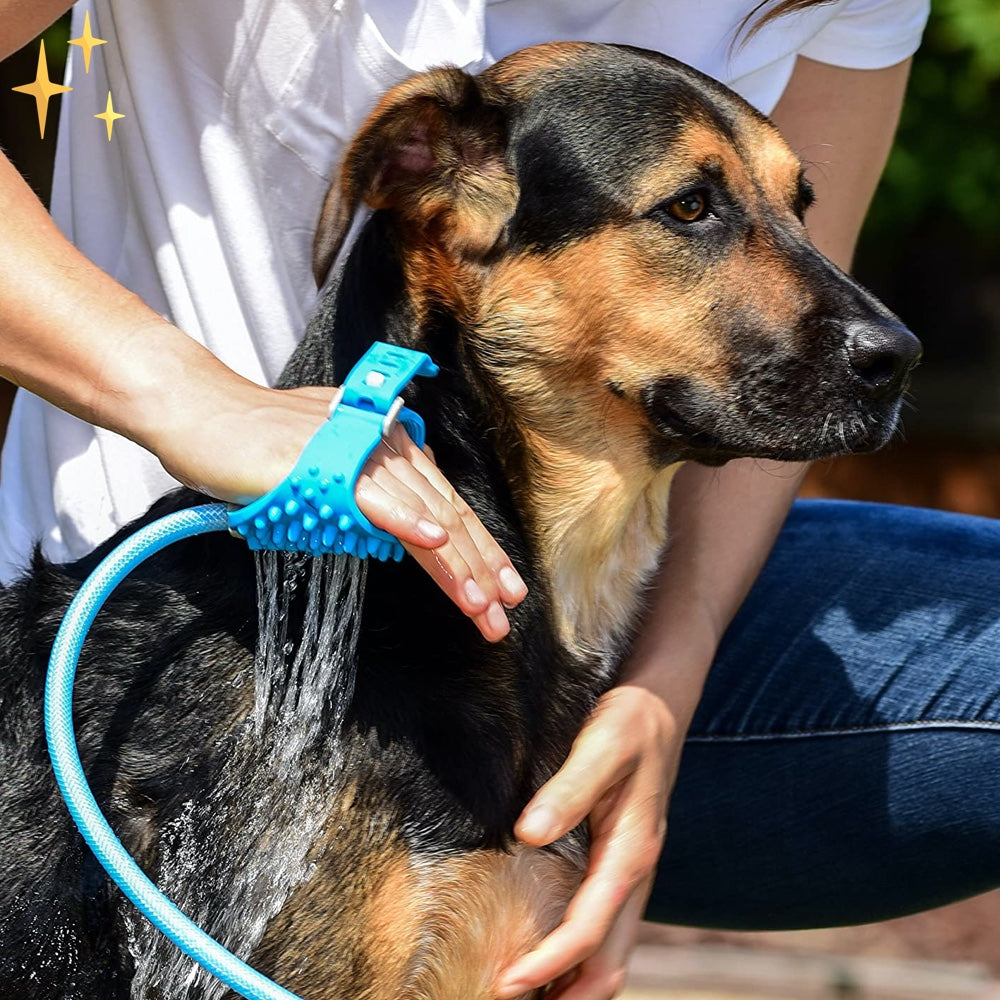 Honden Douchehandschoen met Borstel en Tuinslang in Eén - AquaPaw