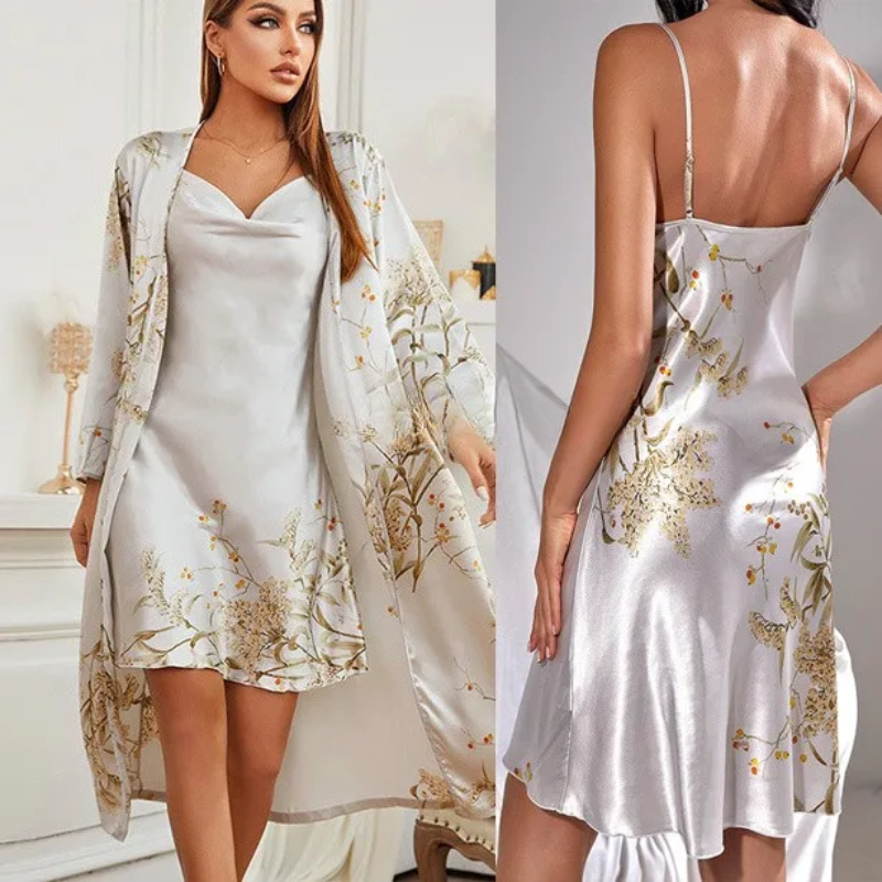 Tweedelige satijnen nachtjapon & kimono  met bloemenprint – Noelle