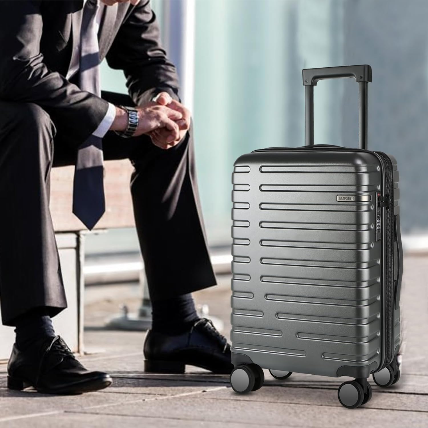 Uitbreidbare harde koffer met spinnerwielen en TSA-slot