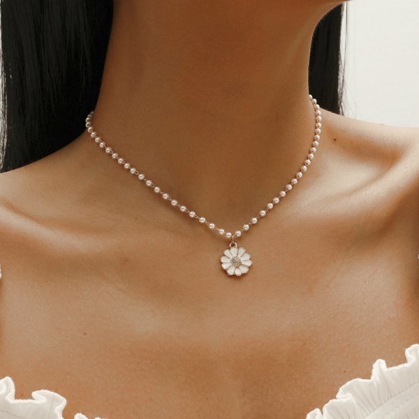 Stijlvolle Parelketting met Madeliefhanger - Flora