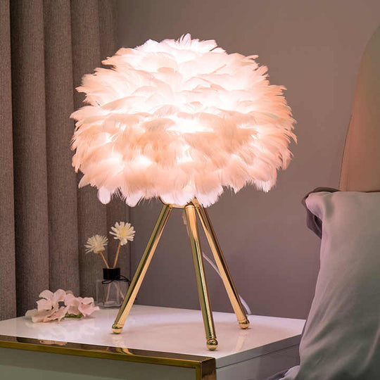 Dimbare Tafellamp met Luxe Veren – Pluma