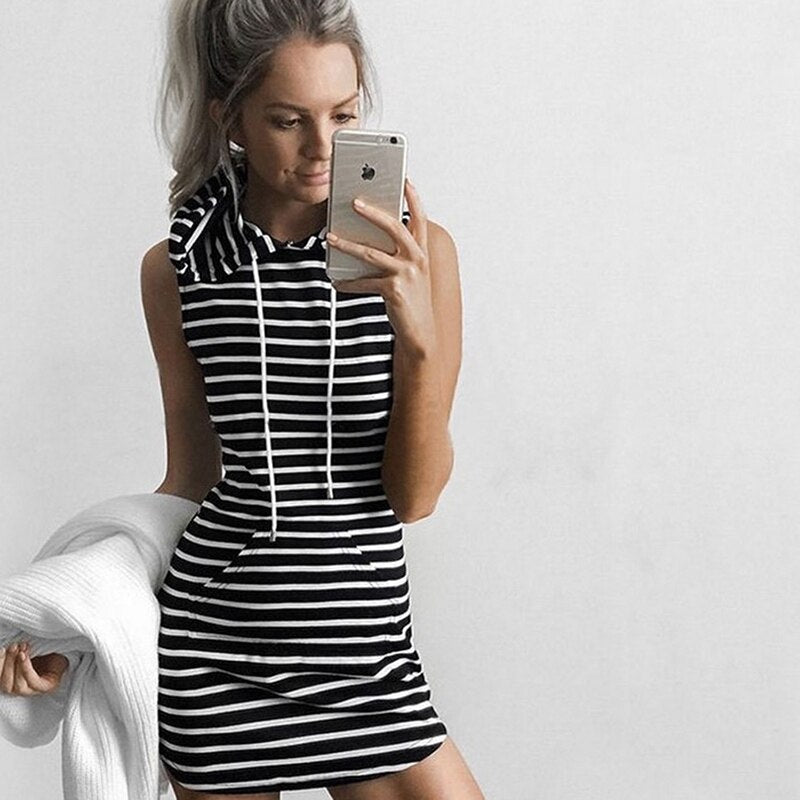 Trendy Mouwloos Mini Zomerjurk met Twist Detail – Liora