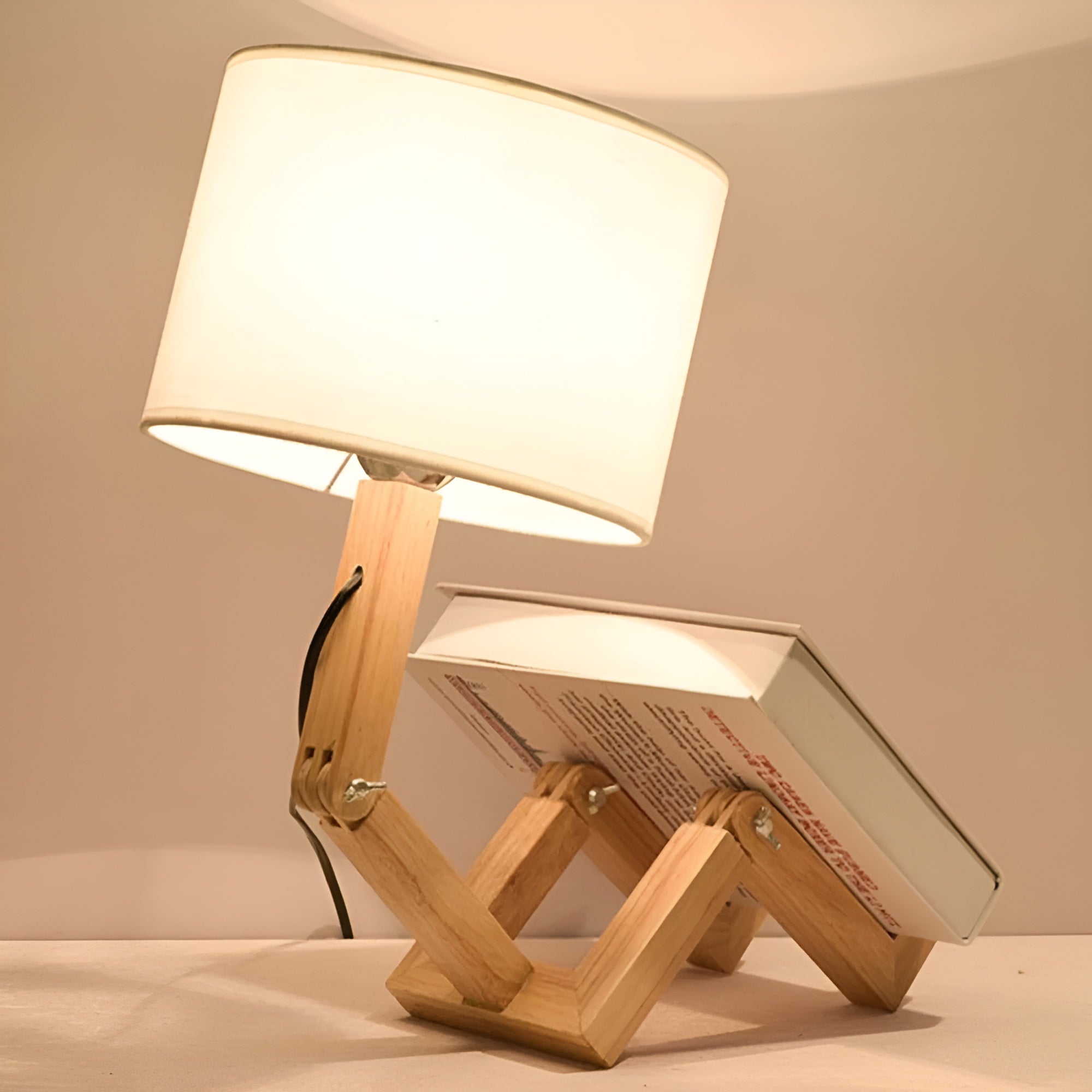 Flexibele Robot Bureaulamp van Massief Hout – LumoBot