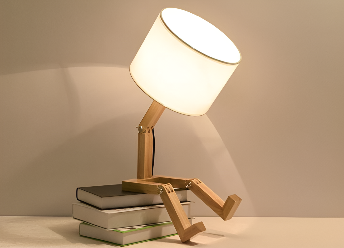 Flexibele Robot Bureaulamp van Massief Hout – LumoBot