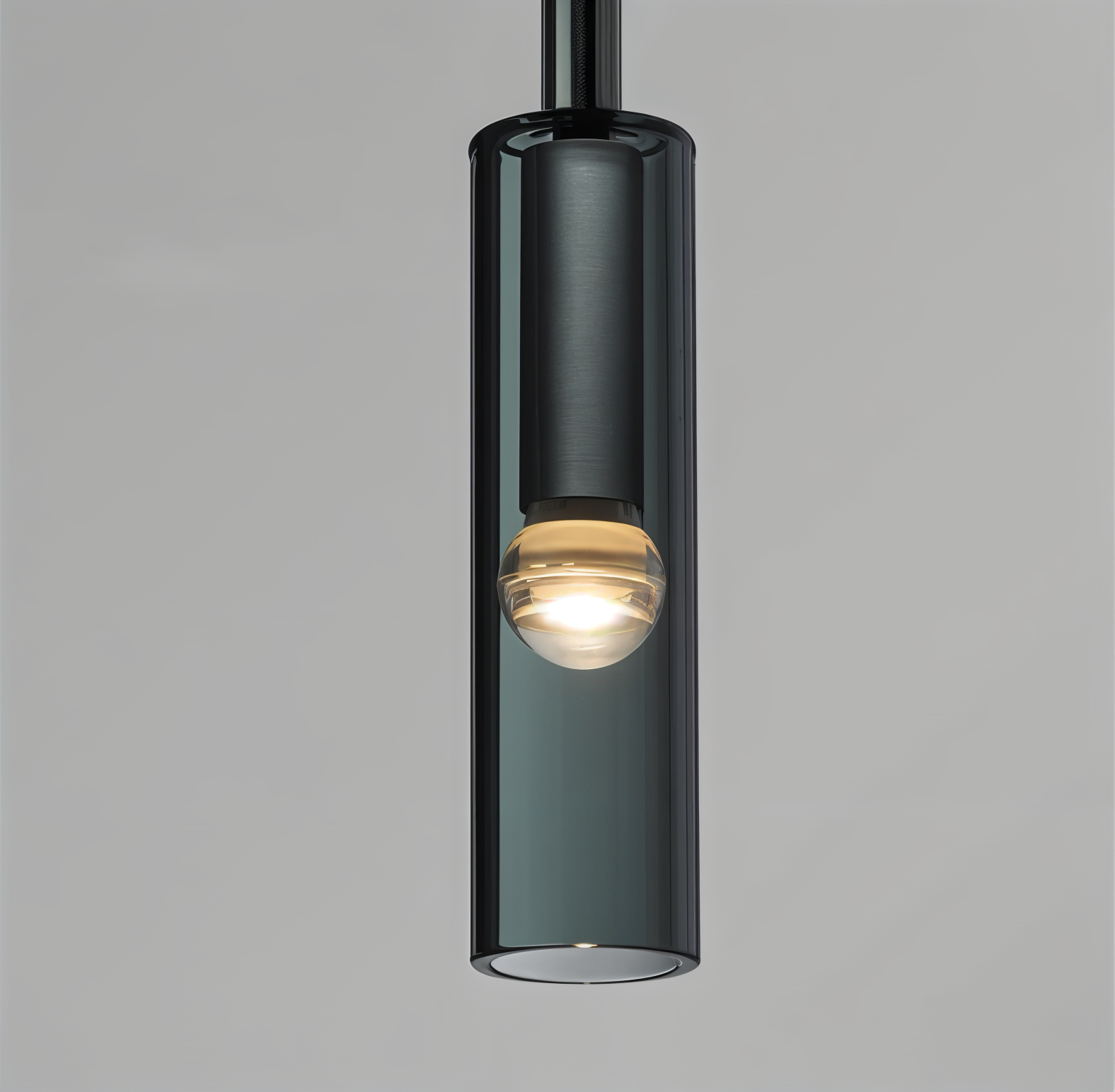 Minimalistische Wandlamp met Rookglas – Orvane