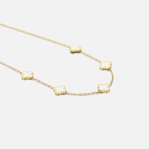 Goudenketting met witte klavertjes