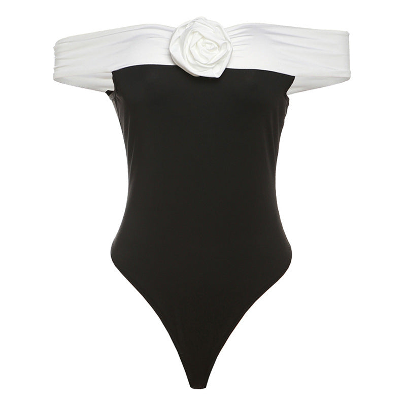 Trendy dames badpak met off-shoulder ontwerp en bloemdetailles – Elara