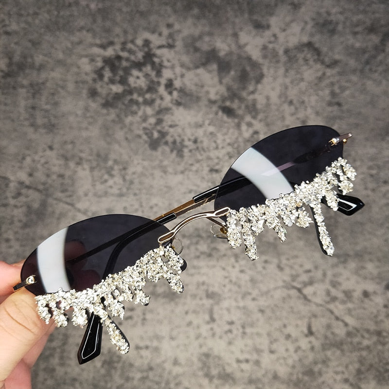 'Cry me a Glitter' Sunglasses | Laat het festivalseizoen maar komen!