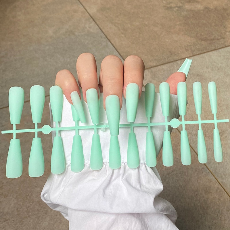 Matte Press On Nails (24 stks) | Ideaal voor een avondje uit