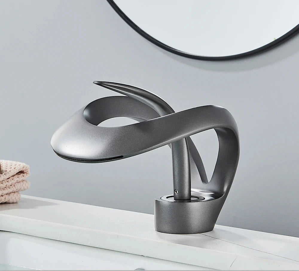 Messing Wastafelkraan met Watervaluitloop - Flowarc