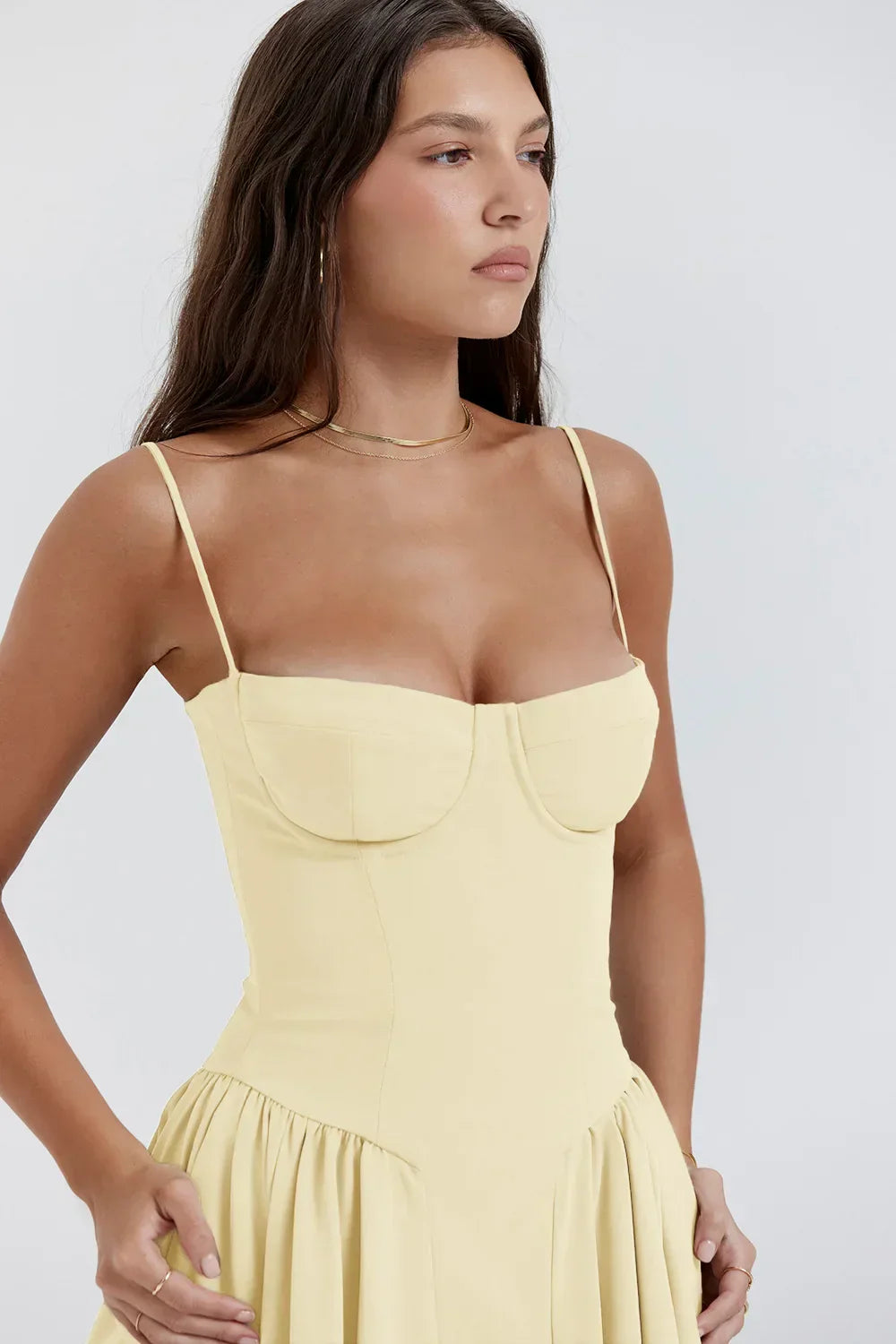 Stijlvolle zomerjurk met spaghettibandjes en taille-korsage - Mira