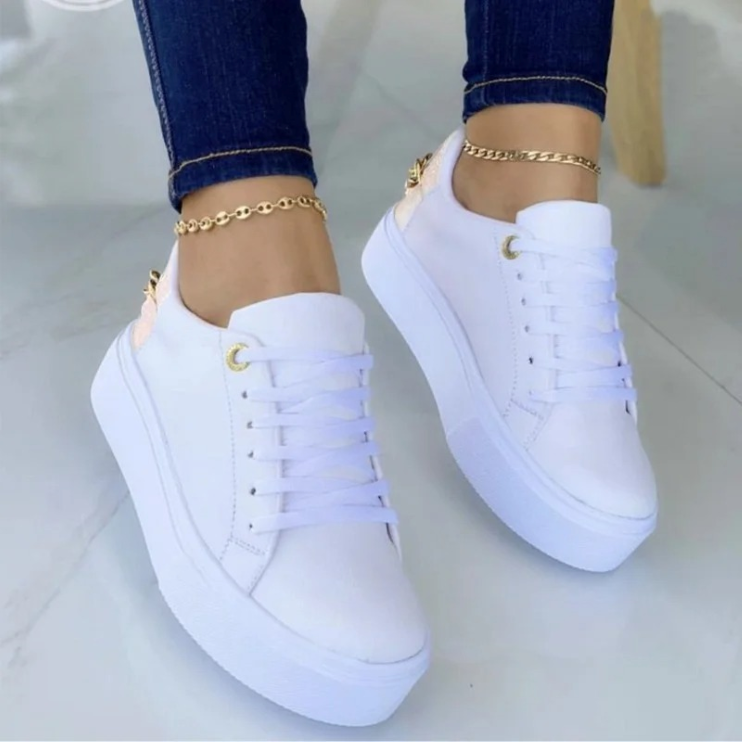 Witte Leren Sneakers met Metalen Ketting - ComfortStep