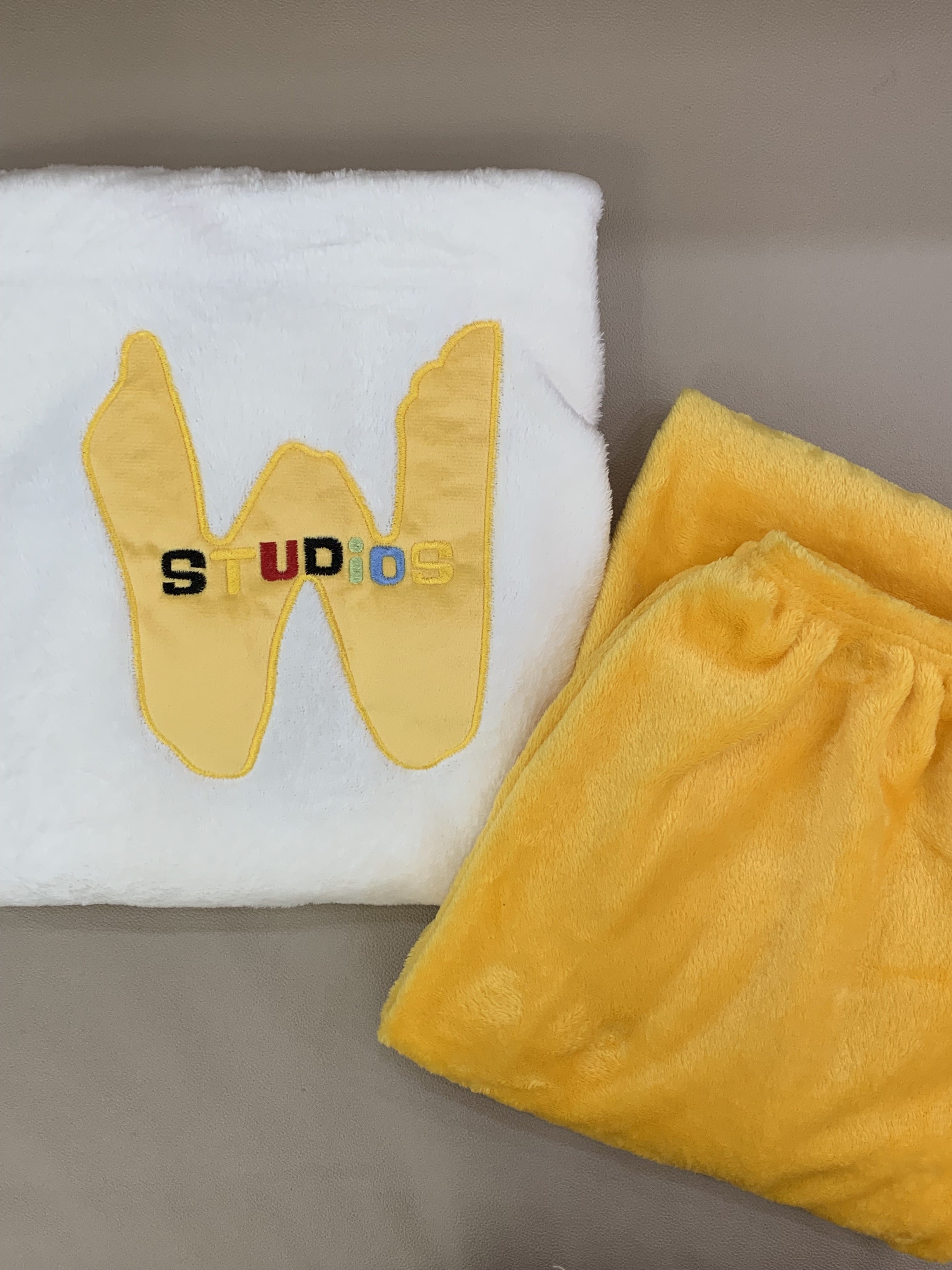 Dames Fleece Pyjama Set met borduursel & ronde hals voor herfst/winter – Alissa