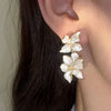 Witte Bloem Hanger Oorbellen - Florina