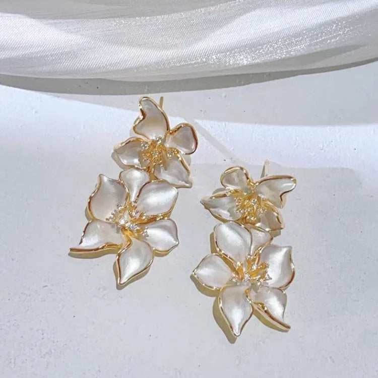 Witte Bloem Hanger Oorbellen - Florina