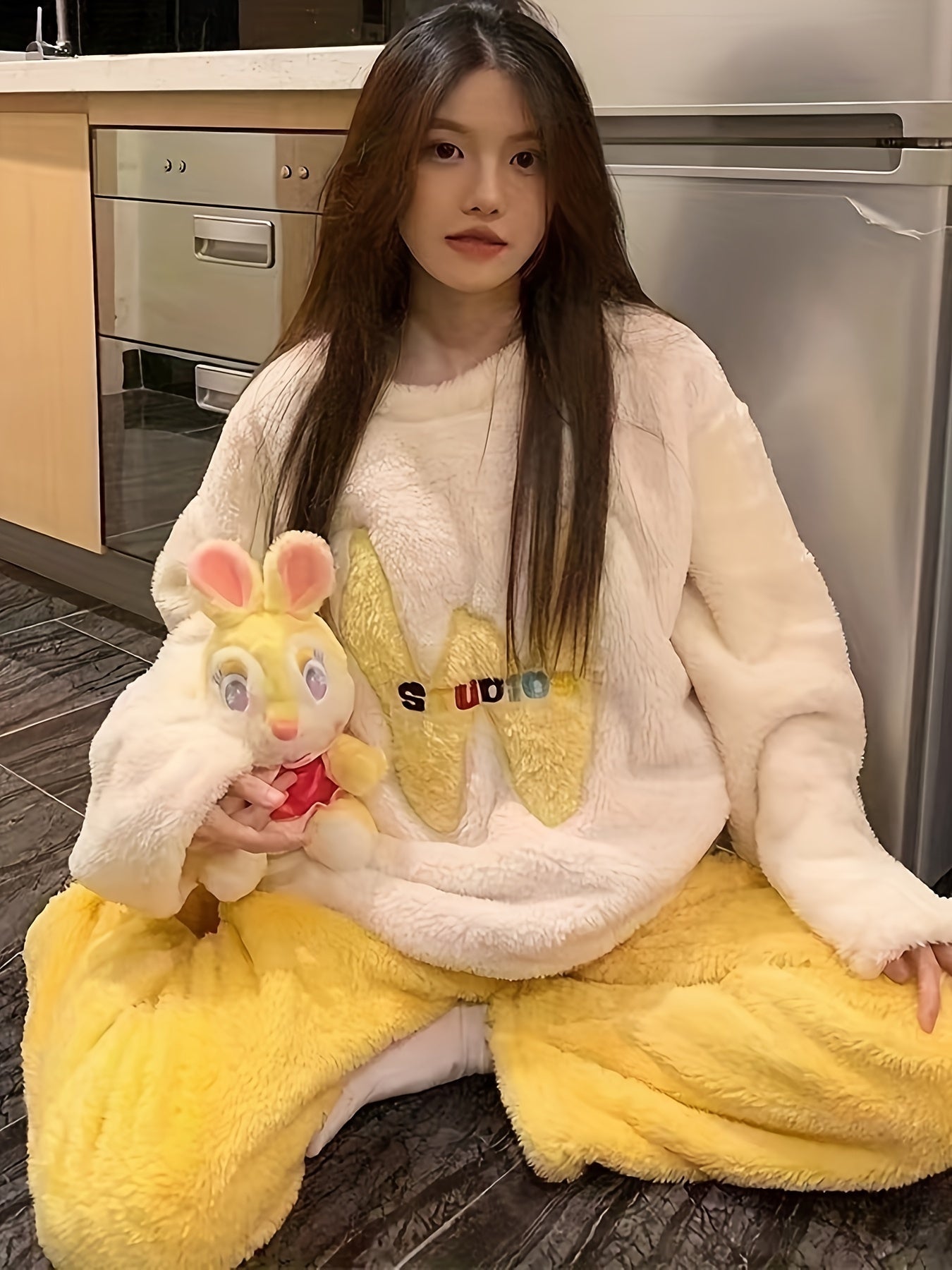 Dames Fleece Pyjama Set met borduursel & ronde hals voor herfst/winter – Alissa