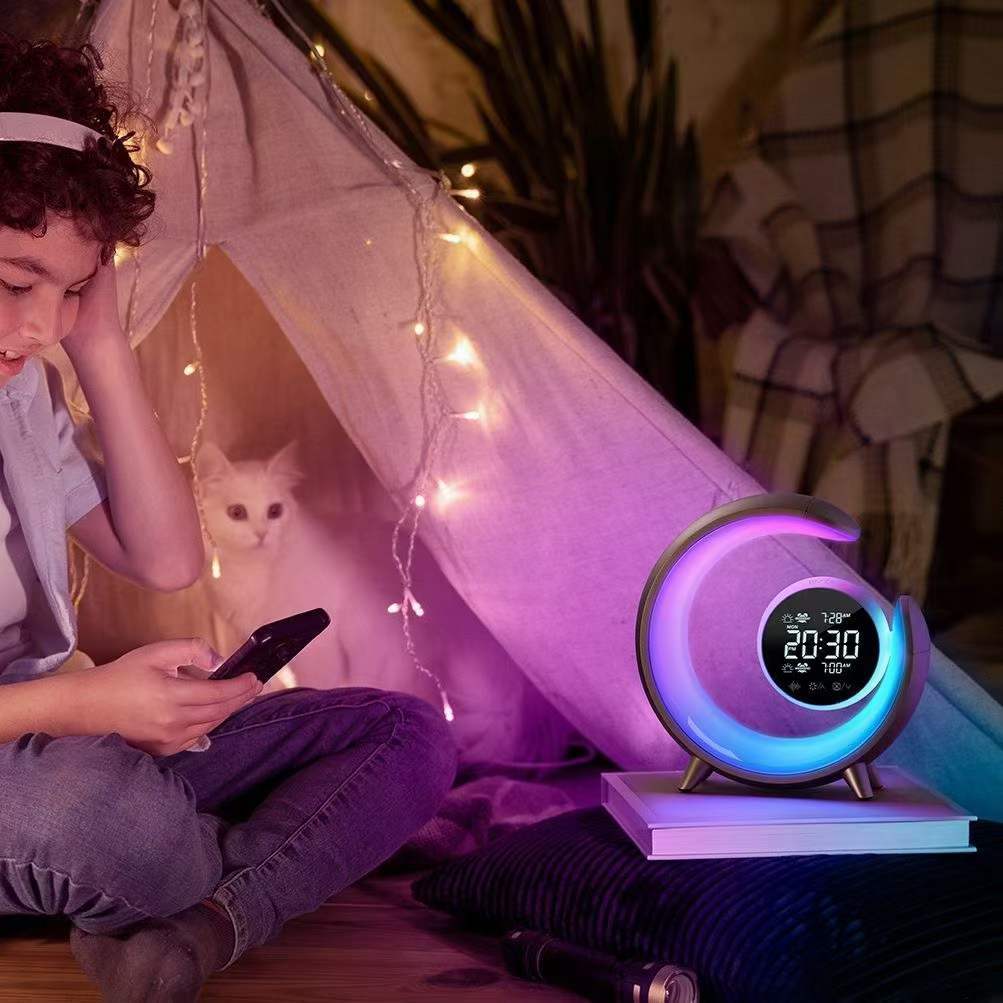 Multifunctioneel Nachtlampje met RGB & Wekkerfunctie – Lumivo