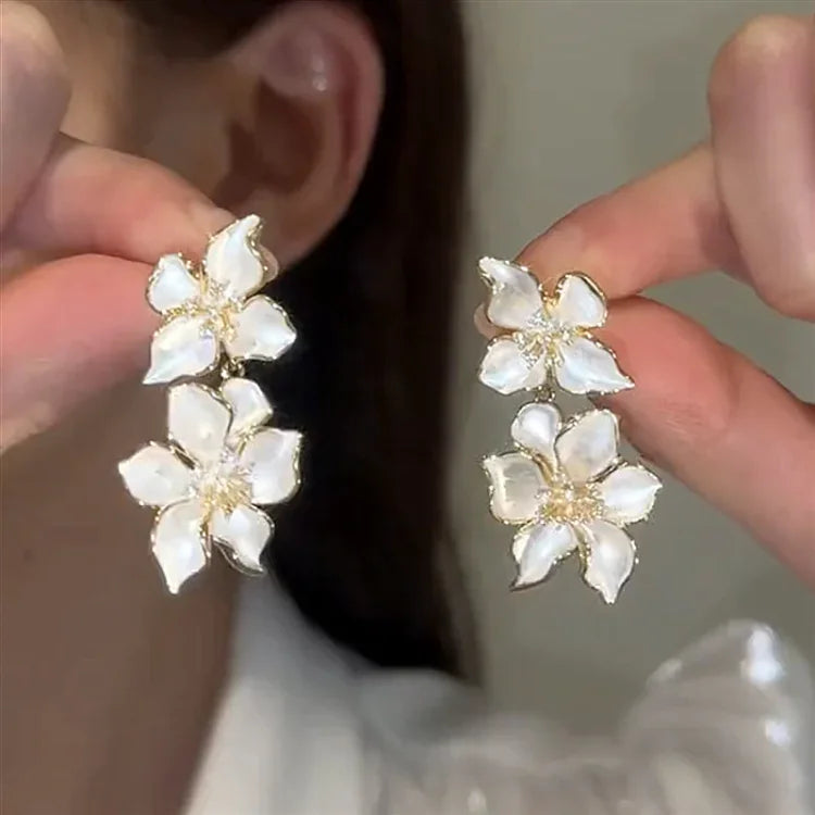 Witte Bloem Hanger Oorbellen - Florina