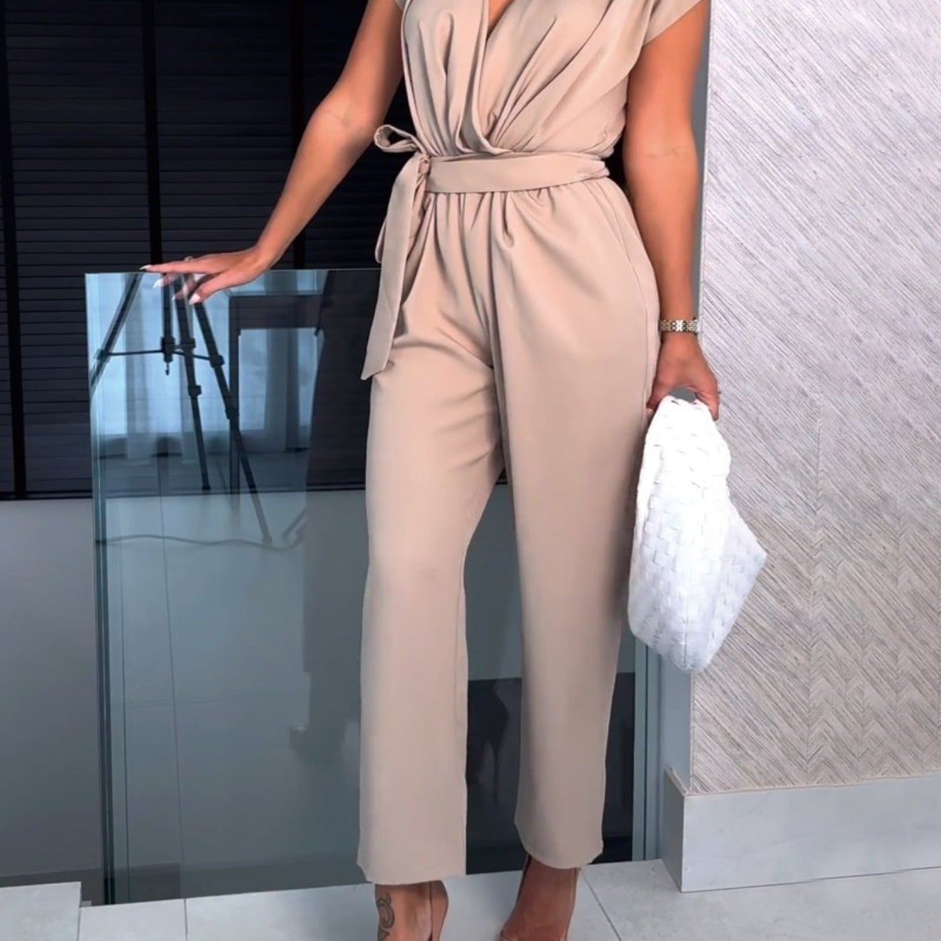 Trendy dames zomer jumpsuit met korte mouwen en taille accentuering – Alina