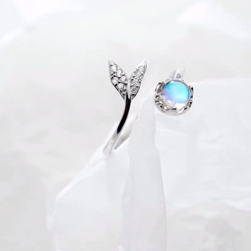 Verstelbare Dolfijnenstaart Ring met Blauwe Zirkonia - Nerina