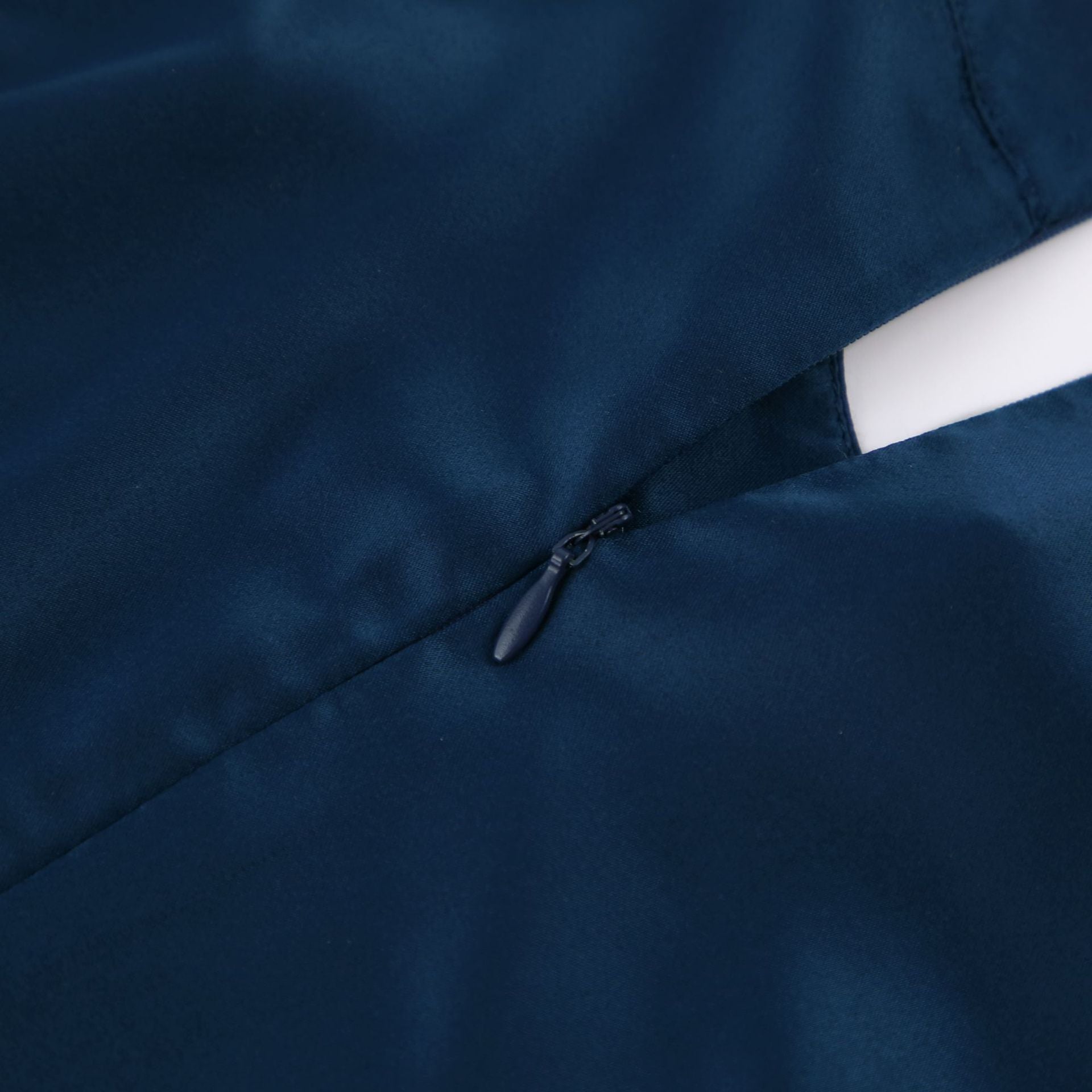 Elegante Marineblauwe Jurk met Lantaarnmouwen en Split in Satijn | Hoge Taille A-Lijn Feest Midi Mode